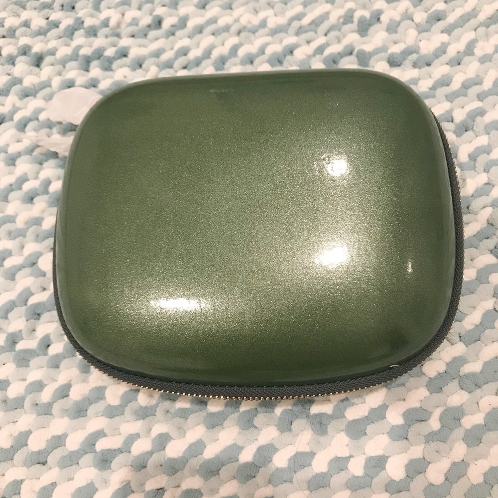 La Mer Hard Cover Cosmetic Bag Brand New